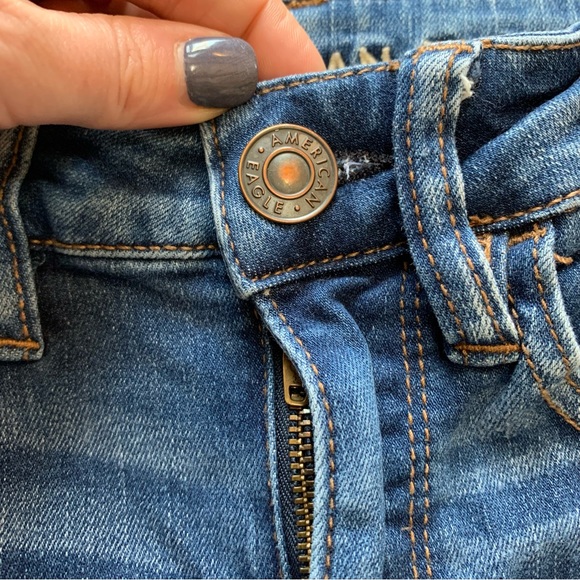AE | medium wash distress hi-rise jeggings | Sz 2 Short - Picture 6 of 16